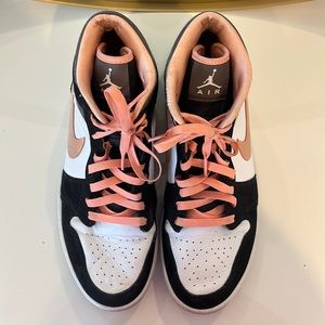 Womens size 12 Jordan’s. Mid SE peach mocha shoes.